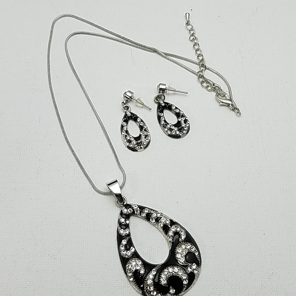 Tear Drop Black Rhinestone 16" Necklace & 0.5" x 1" Earrings